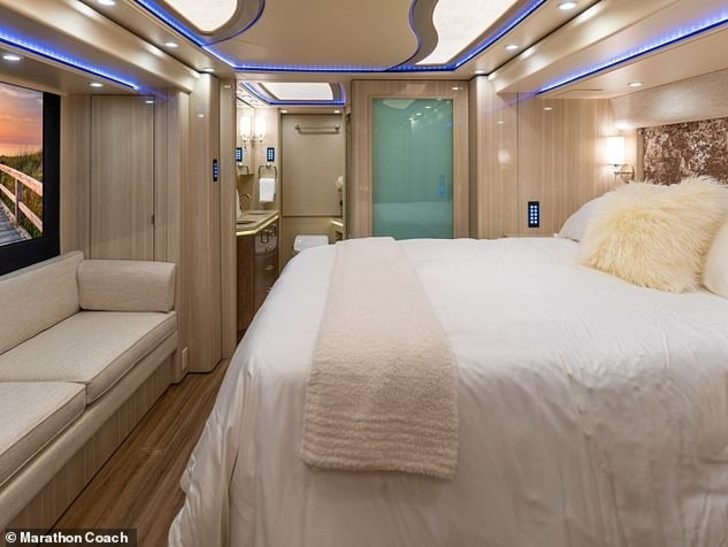 Castin Biber həyat yoldaşı ilə 1 milyonluq tətildə - FOTO